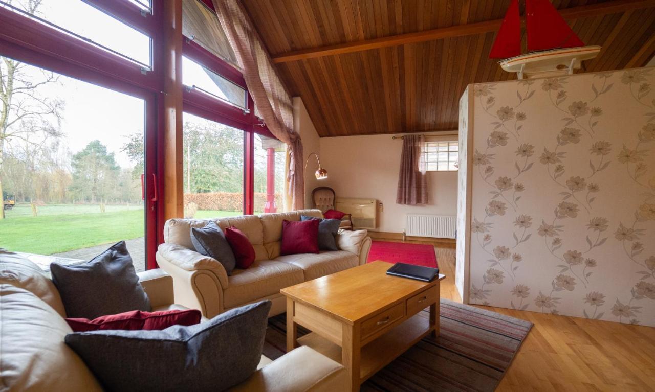 Surlingham Lodge Studio Large Family Cottage NWI Zewnętrze zdjęcie